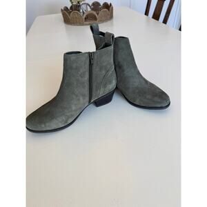 Vionic NWOB Roseland Grey Suede Booties Water-Repellent Size 9 Pull On Zipper